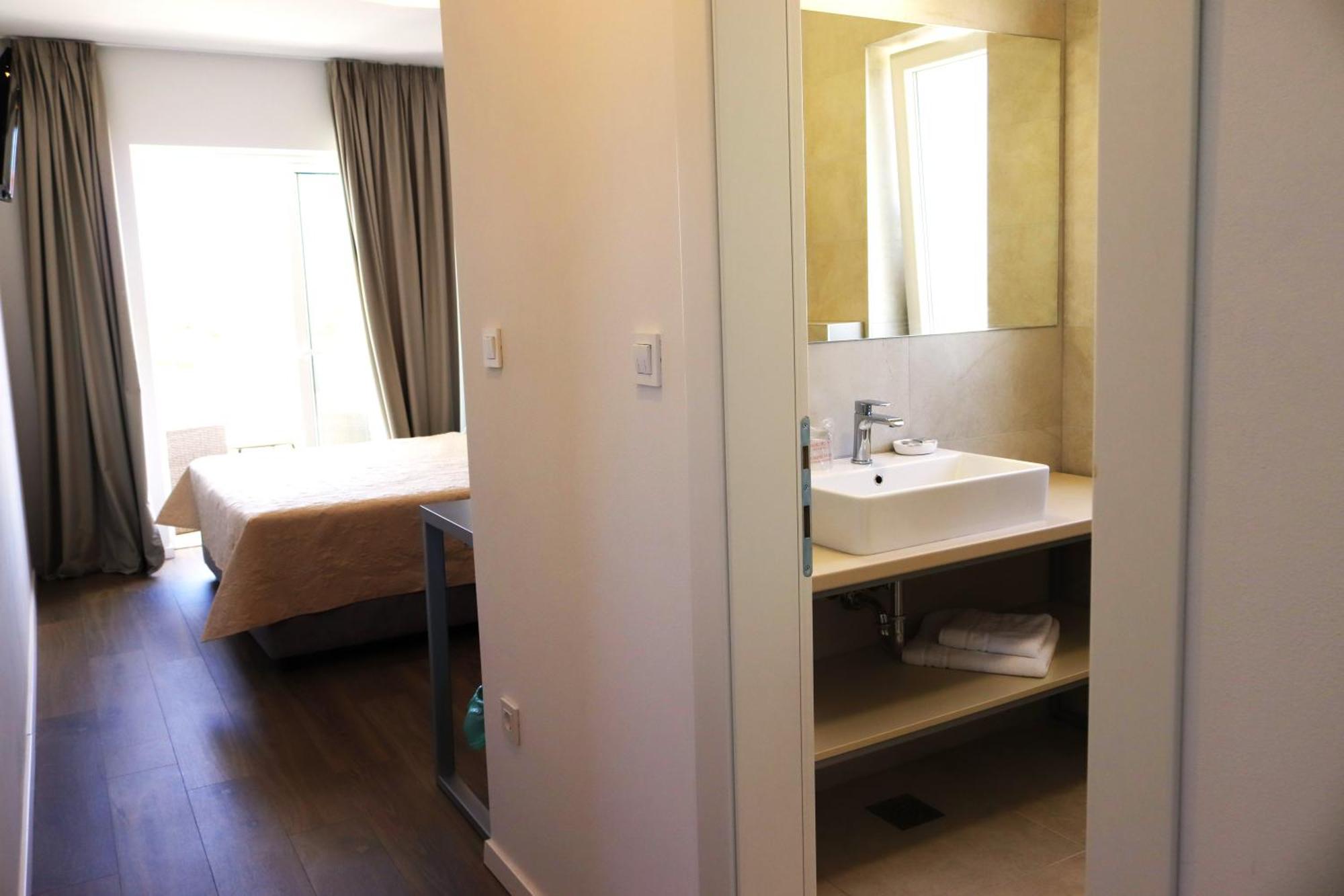 Cala, Rooms&apartments 4*