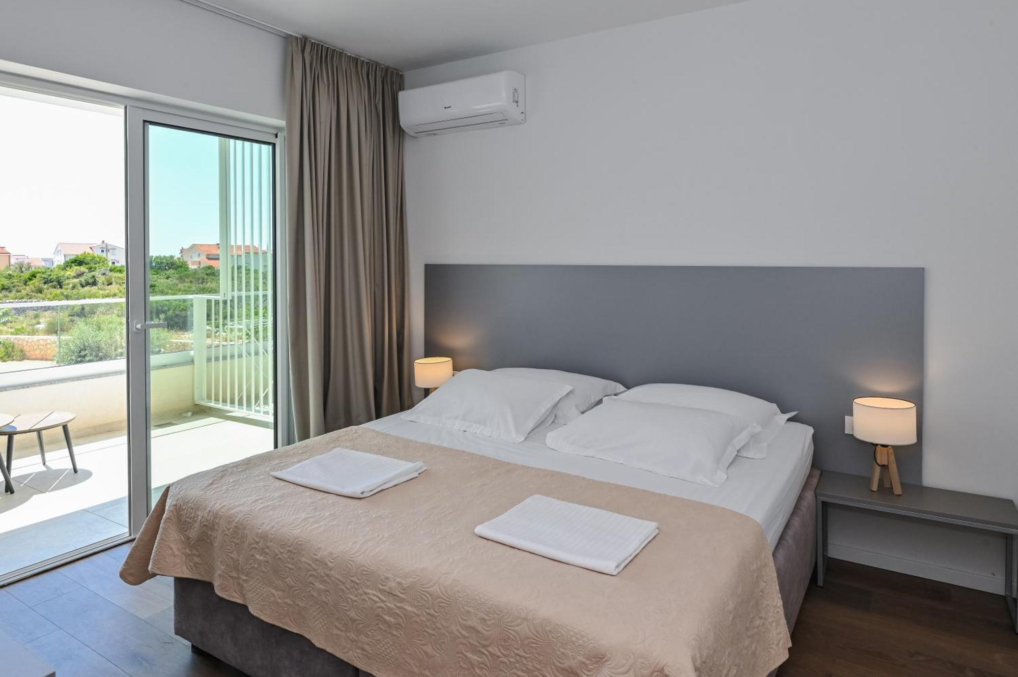 Cala, Rooms&apartments