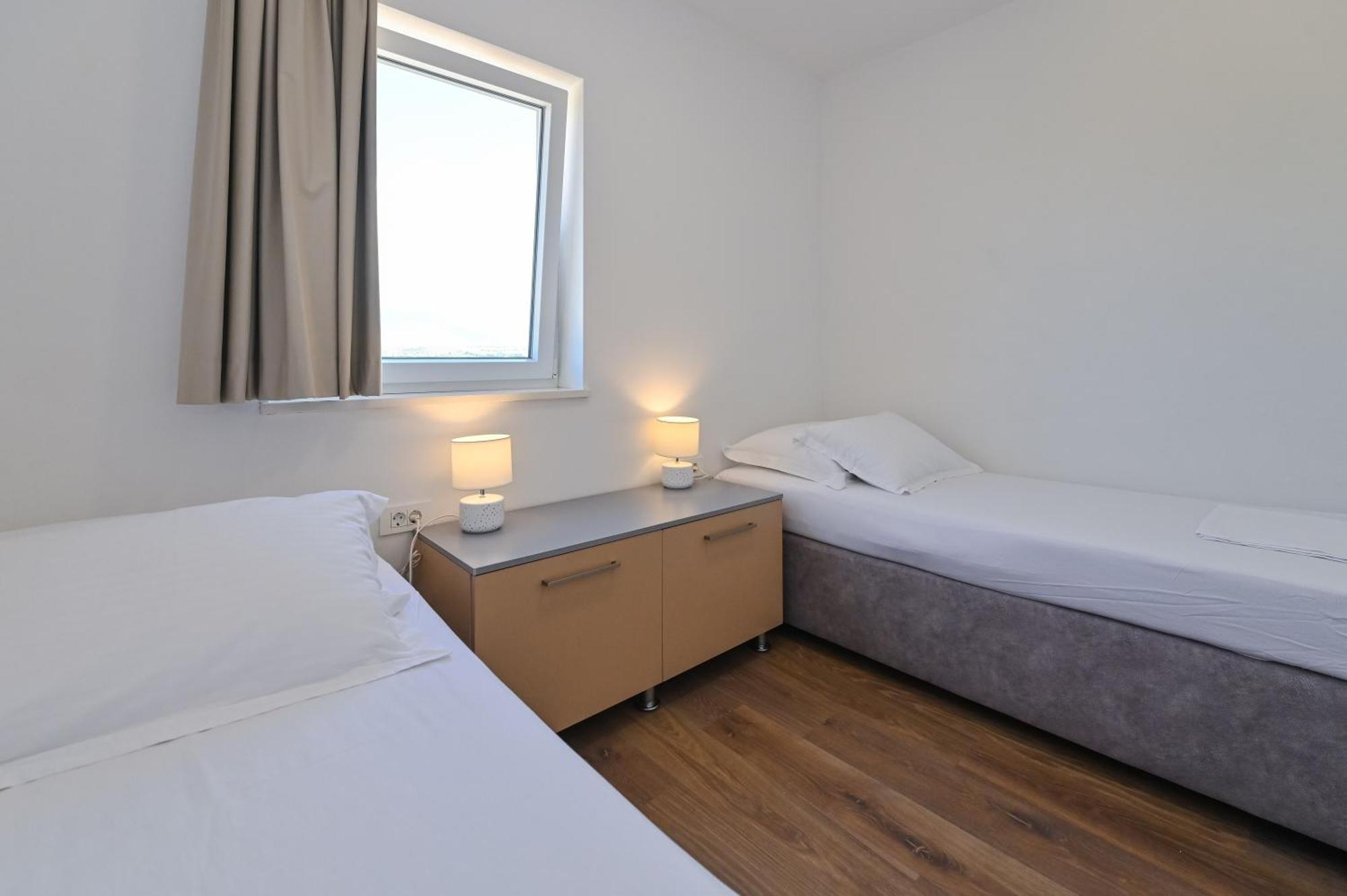 Cala, Rooms&apartments 4*